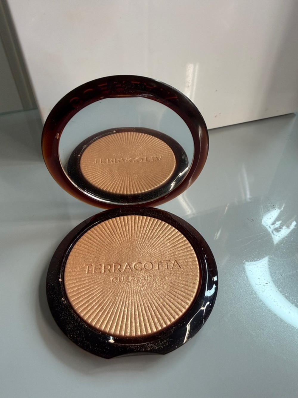GUERLAIN Terracotta Luminous Bronzer - Warm Gold Bronze 01 Or Dore